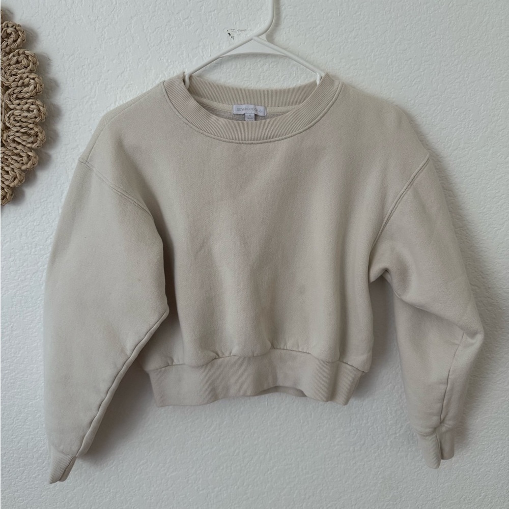 *Flawed* Beyond Yoga Cream Cropped Sweatshirt